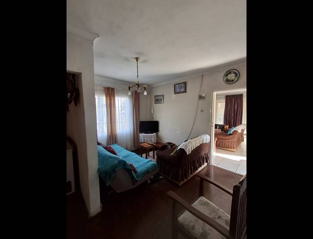 5 BEDROOM FREESTANDING FOR SALE IN EASTWOOD
